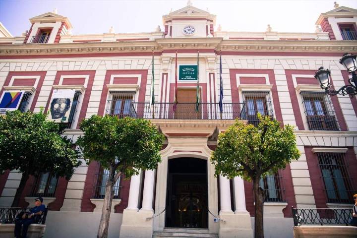 Fernando Ayala presenta en Sevilla su novela ‘Zavasabel’, un viaje por la Europa de los 80