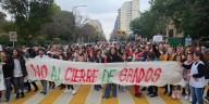 Baja de natalidad y educación: las escuelas porteñas cierran grados y docentes y familias toman medidas para evitarlo
