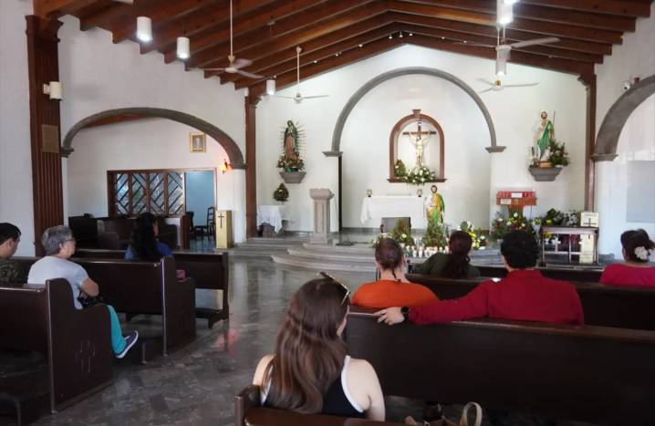 Con mucha fe devotos veneran a San Judas Tadeo en Ciudad Obregón