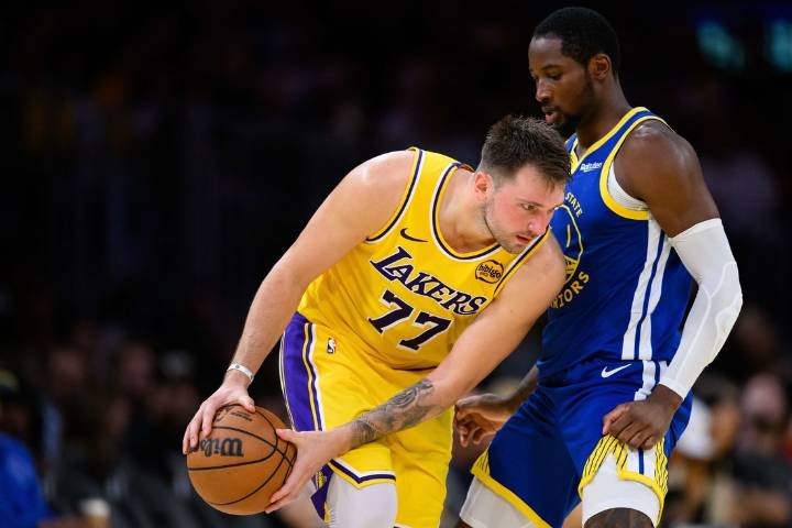 Deadspin | Lakers G Luka Doncic downplays injury concerns after opener
