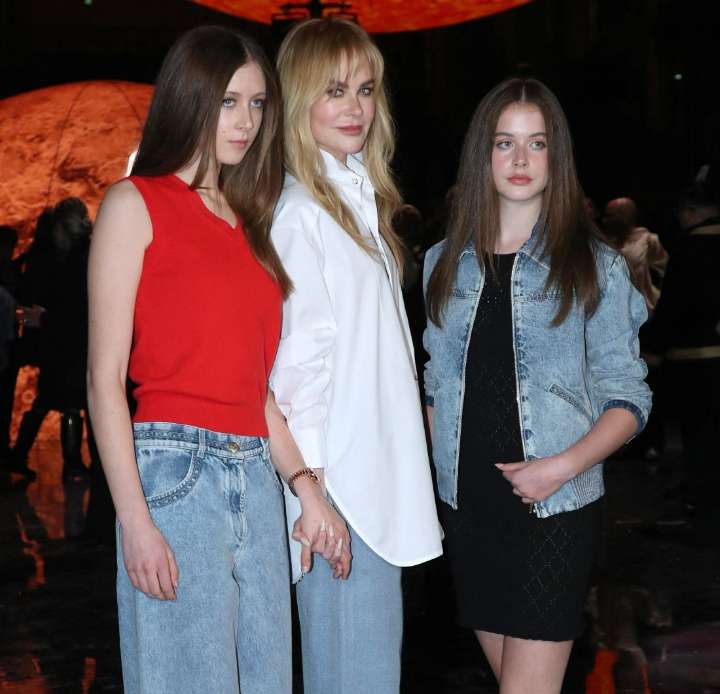 Cele|bitchy | Nicole Kidman debuted her divorce bangs at the PFW Chanel show