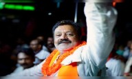 Suresh Gopi offers to step down, wants Sadanandan Master to replace him in union cabinet