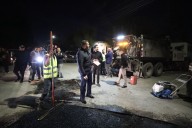 Supervisa alcalde trabajos de bacheo en calle Venezuela