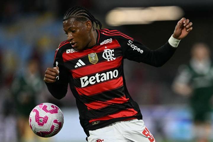 "Es malo divertirse". Lo apodan "Ozuna": el rebelde que volcó en España y a Flamengo le costó 9 millones de dólares
