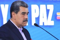 Maduro rechaza "golpes de Estado de la CIA" y pide paz y respeto a la soberanía