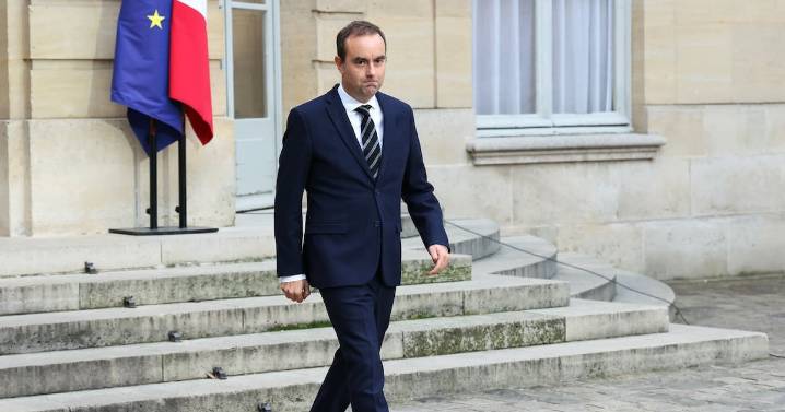 French Prime Minister Sébastien Lecornu resigns after less than a month in office