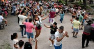 Feria que une generaciones: folclore y pan casero en Yala