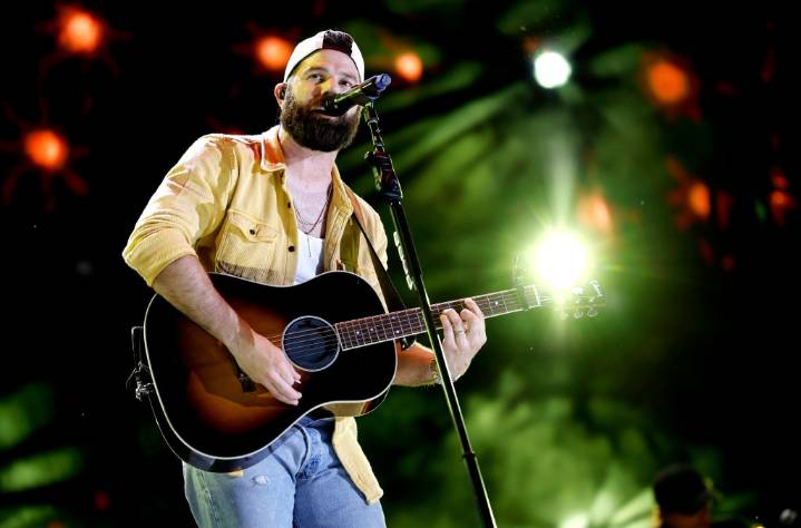 Country star Jordan Davis brings "Ain’t Enough Road" to Rosemont