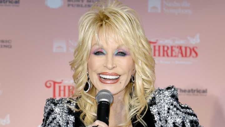 Dolly Parton's sister asks for prayers for singer's health