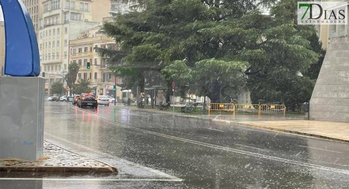 El 112 eleva al nivel naranja la alerta por lluvias en parte de Extremadura