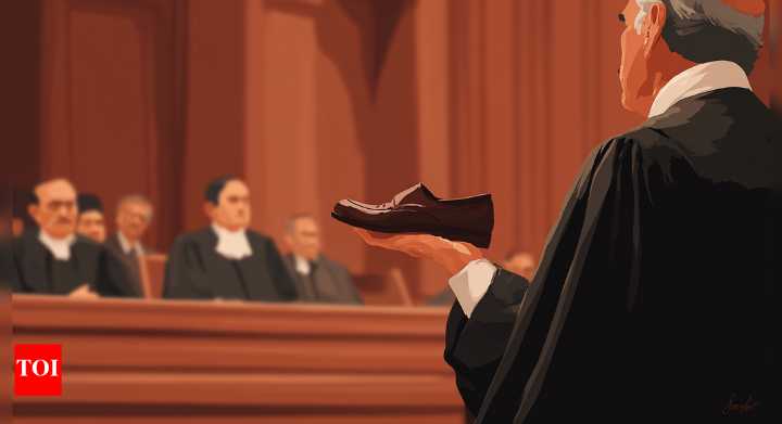 What happened when a lawyer threw a shoe at the CJI in 1999?