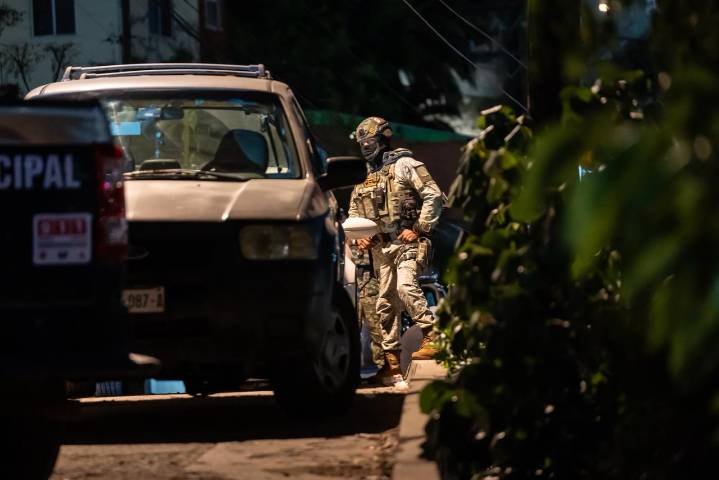 Madre encuentra a su hijo asesinado a balazos dentro de su casa en la colonia Chihuahua