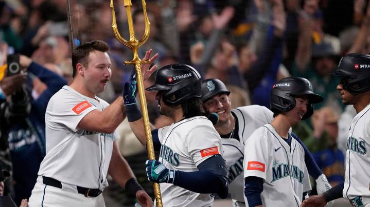 Seattle Mariners come back to beat Jays, take 3