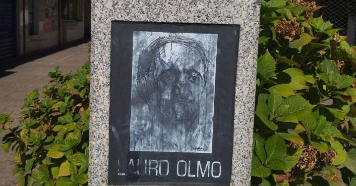 ¿Sabe usted que apenas se reconoce al escritor barquense Lauro Olmo  en la reproducción de su rosto que el Concello de O Barco le dedicó?