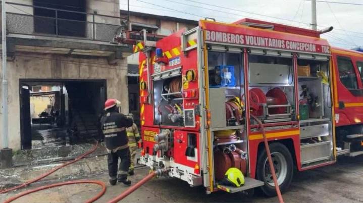 Pérdidas casi totales tras incendio de una casa en Concepción
