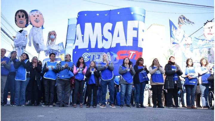 Amsafé saca números: cuánto perdieron los docentes de Santa Fe contra la inflación, según analizó el gremio