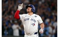 Brilla el mexicano Kirk en triunfo de Blue Jays sobre Dodgers