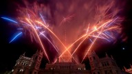 Fuegos artificiales por el Día de la Hispanidad en Madrid: dónde y a qué hora son