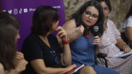 Mónica Oltra participa en un acto sobre feminismo en la sede de Izquierda Unida del PV