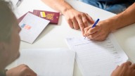 Reino Unido toma drástica decisión: restringirá el derecho a la residencia de estos migrantes