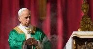 Pope urges news media not to 'sell out' for click