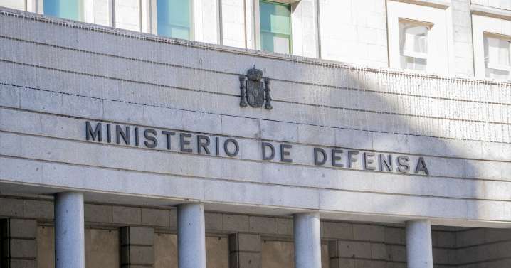 Sumar pide al Gobierno que publique un calendario de sustitución de los programas militares israelíes cancelados