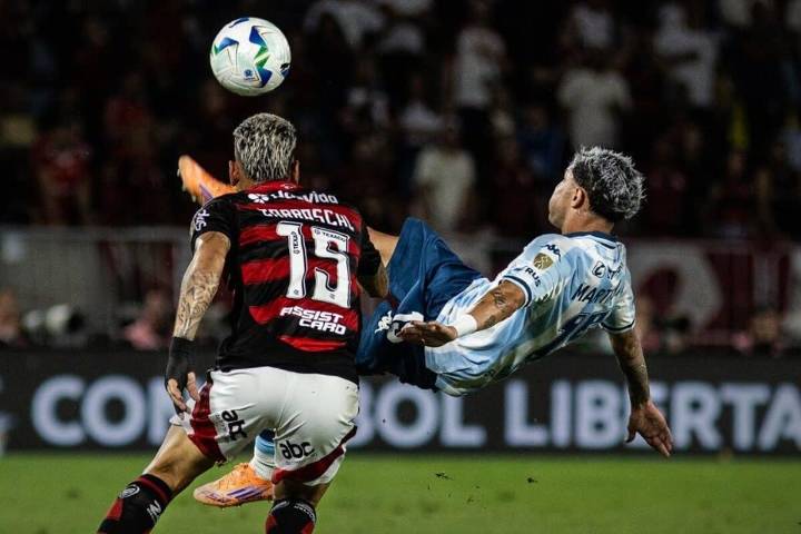Video: sobre el final, Racing cayó ante Flamengo por 1 a 0 en la ida de las semifinales de la Copa Libertadores 2025