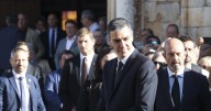 El presidente entra en una iglesia católica por primera vez en casi cuatro años para el funeral de Vara