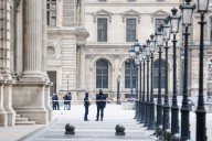 Golpe de película en el Louvre: roban joyas imperiales y huyen en moto