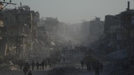 Palestinians return to ruins and US troops land in Israel as Gaza ceasefire holds