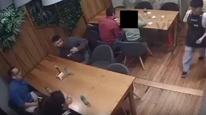 Le robaron un violín centenario en San Telmo y busca recuperarlo con ayuda de la gente