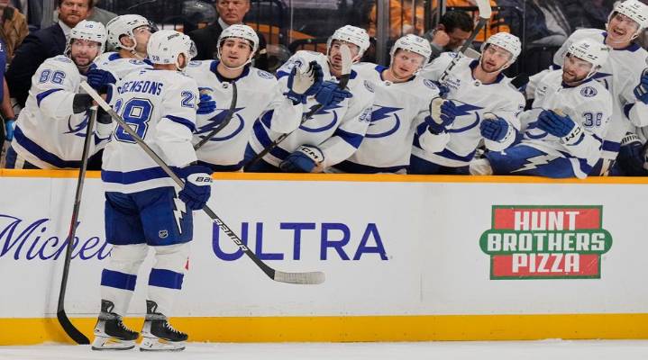Girgensons scores twice as Lightning down Predators 5