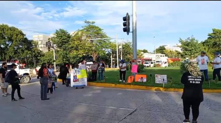 Familias de desaparecidos marchan en Cancún: ‘Ni perdón ni olvido’