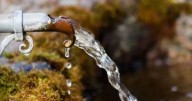 Exigen soluciones: vecinos de Juana Koslay indignados con el corte de agua cruda