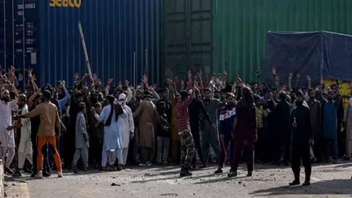 Pakistan: Pro-Palestine protests turn violent, Islamist group workers clash with police
