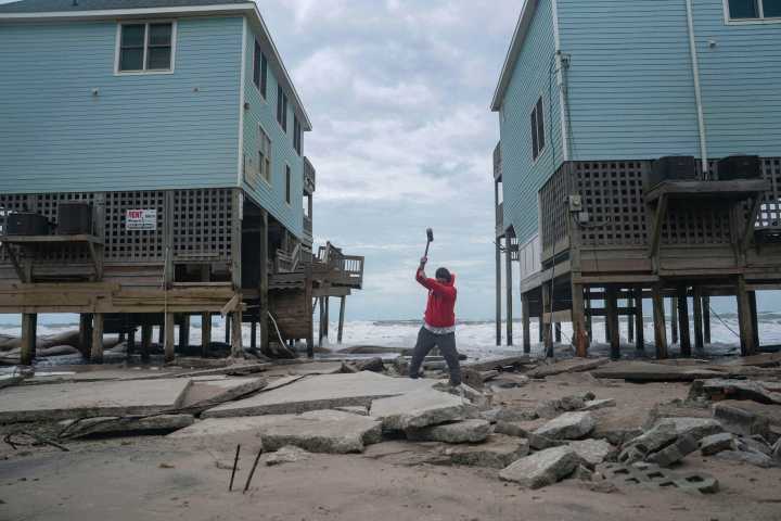 Strong potential Nor'easter develops as East Coast prepares for stormy conditions