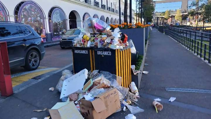 Crece acumulación de desechos por alta afluencia a la Feria del Alfeñique