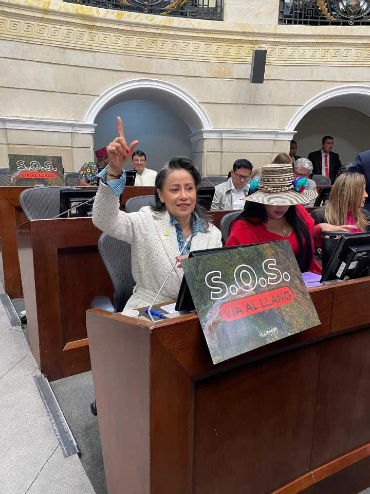 Senadora Sonia Bernal anuncia que Gobierno destinará $100.000 millones para mejorar la Vía al Llano