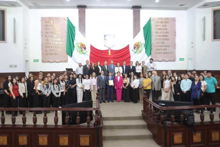 Reconoce Congreso del Estado a la Facultad de Administración, Contaduría y Derecho de Piedras Negras