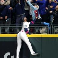 Blue Jays bats come alive in 13-4 MLB playoff victory over Mariners