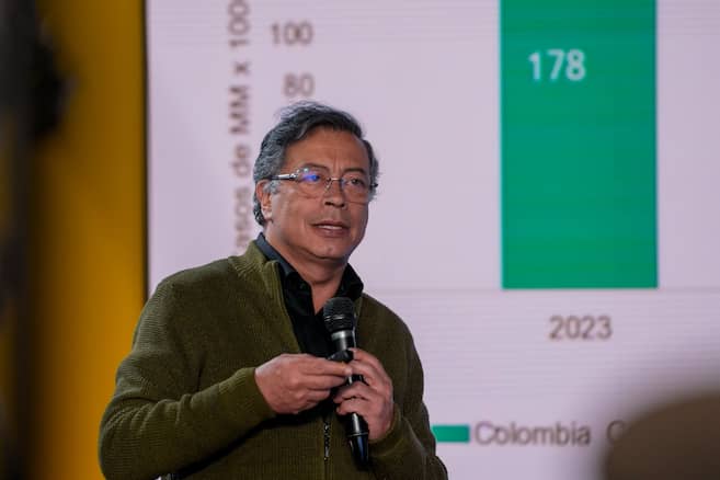 Petro se despachó contra decisión judicial que frenó cambios al modelo de salud