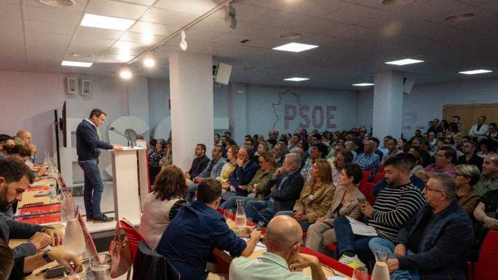 El PSOE de Extremadura cierra filas con Gallardo y lo ratifica con unanimidad como su candidato el 21