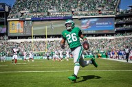 Eagles RB Saquon Barkley suffers groin injury vs. Giants