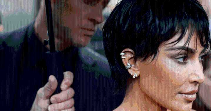 'Young Version of Kris': Kim Kardashian Debutes Pixie Hairstyle in New Photos
