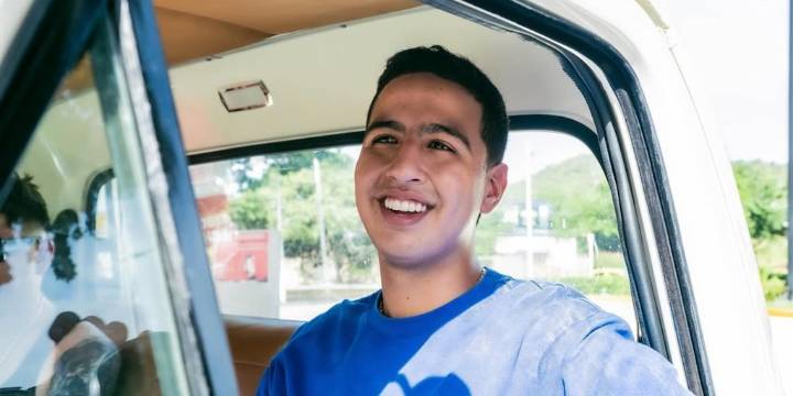 Martín Elías Jr. presumió la lujosa camioneta que compró a los 17 años: “Cumpliendo mis sueños”