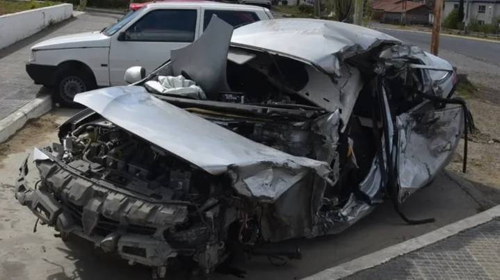 Trágico accidente en la Ruta 3: una docente murió luego de que un camión chocara contra su auto