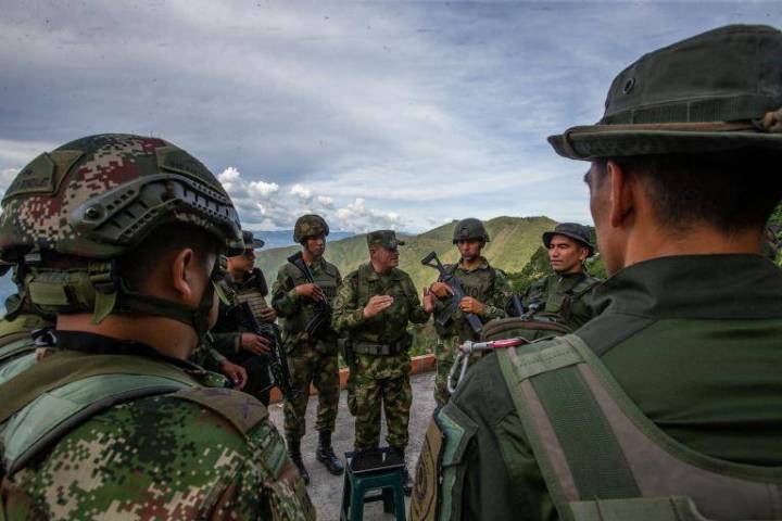 La Corte Constitucional ordenó al Ejército reconocer la categoría “no binario” en trámite para la libreta militar