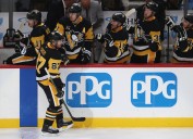 Deadspin | NHL roundup: Sidney Crosby becomes Pens' points king
