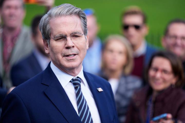 Secretario del Tesoro de EEUU reconoce que Milei necesitó un impulso para ganar elecciones