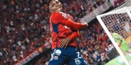 Brayan León fue sancionado tras su expulsión ante Santa Fe, pero podrá jugar en el partido de vuelta: esta es la razón